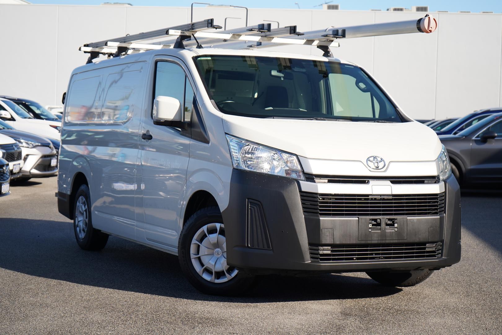 Toyota Hiace image 1