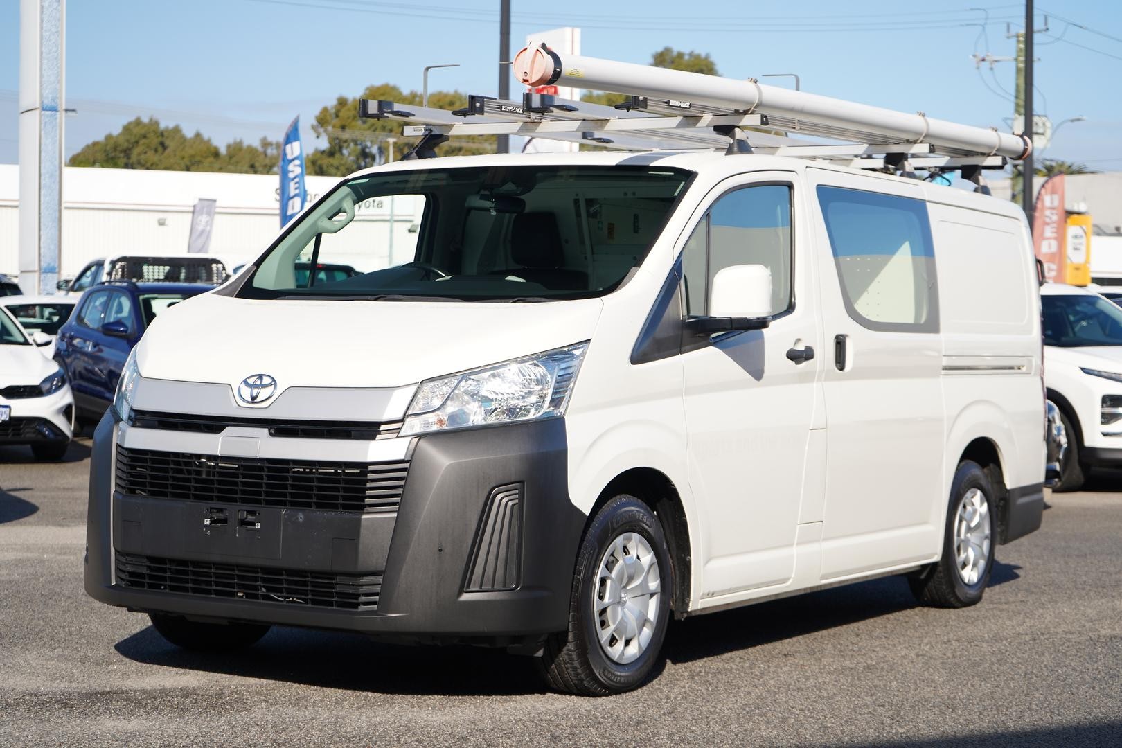 Toyota Hiace image 4