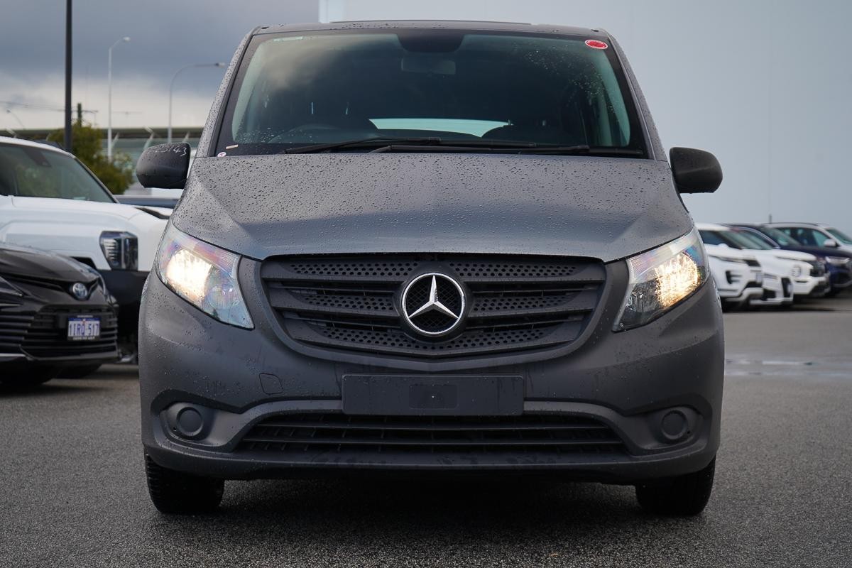 Mercedes Benz Vito image 2