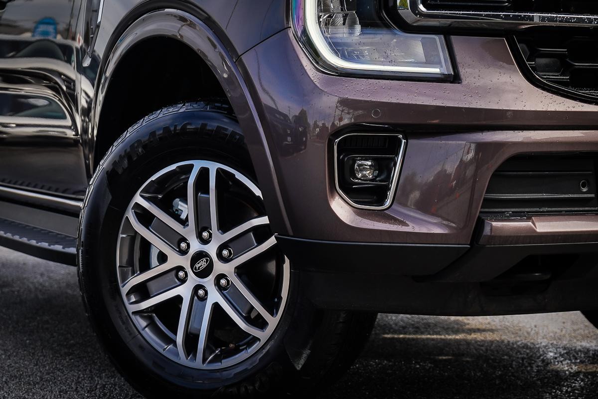 Ford Everest image 2