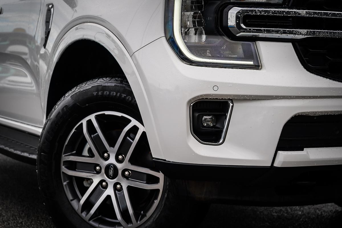Ford Everest image 2