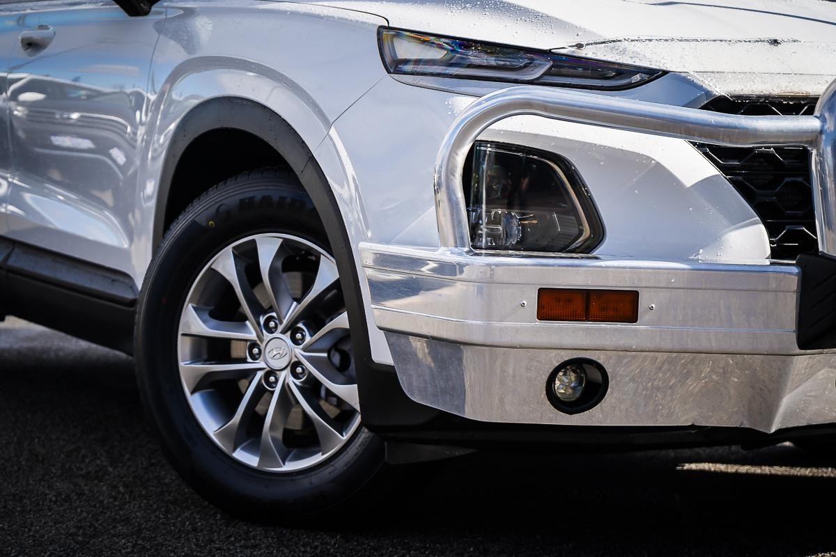Hyundai Santa Fe image 2