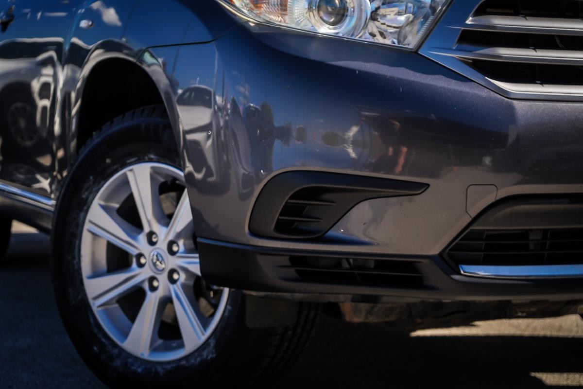 Toyota Kluger image 2
