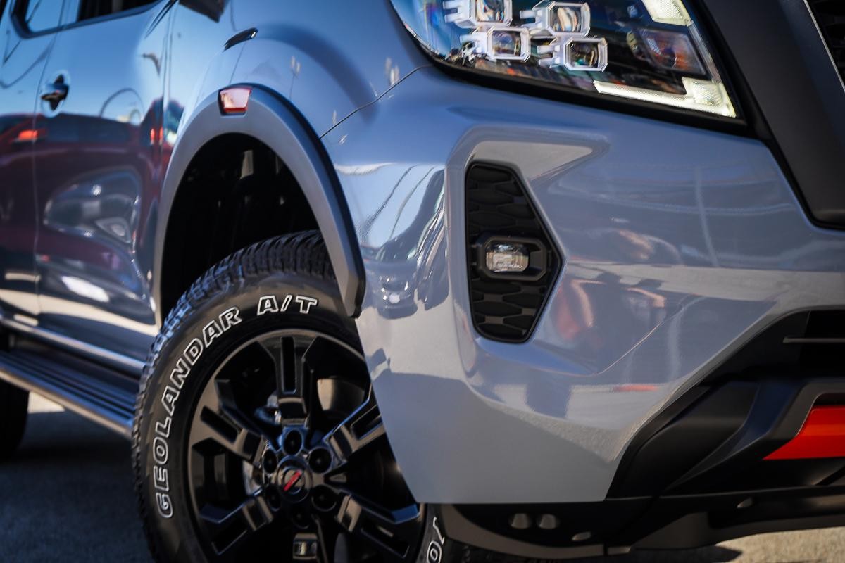 Nissan Navara image 2