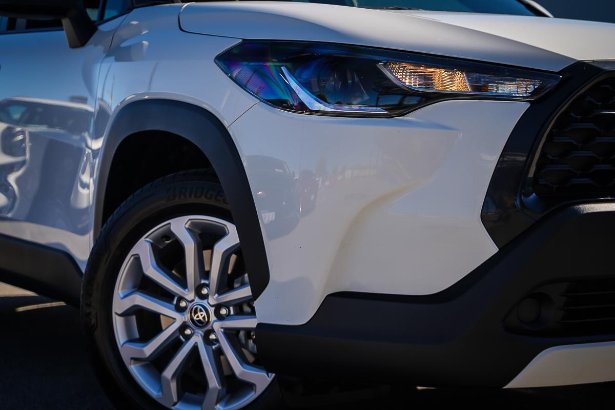 Toyota Corolla Cross image 2