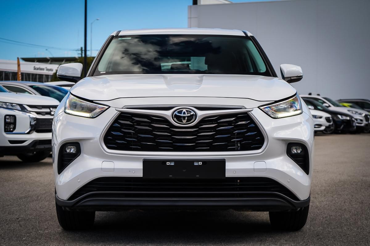 Toyota Kluger image 3