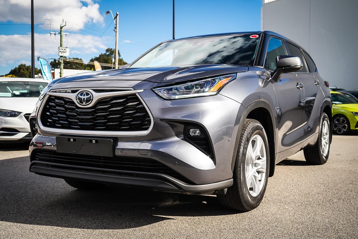 Toyota Kluger image 4
