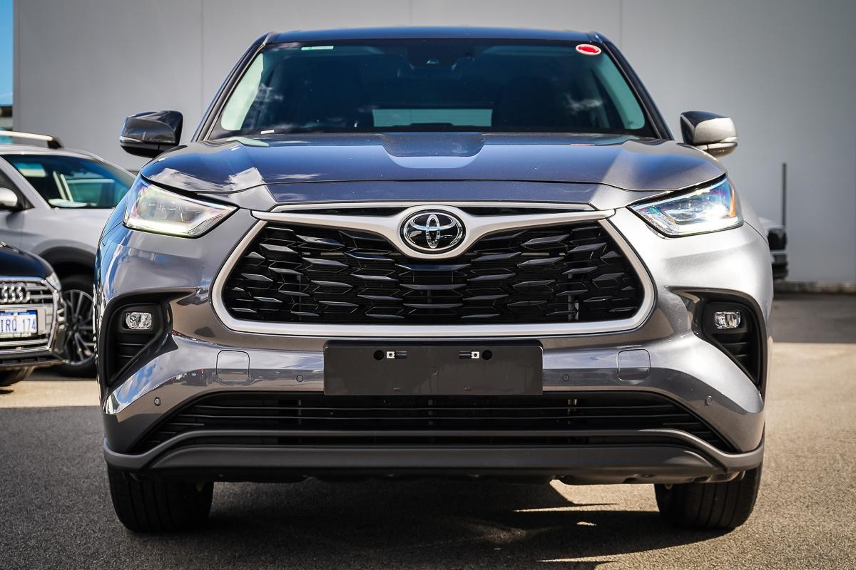 Toyota Kluger image 3