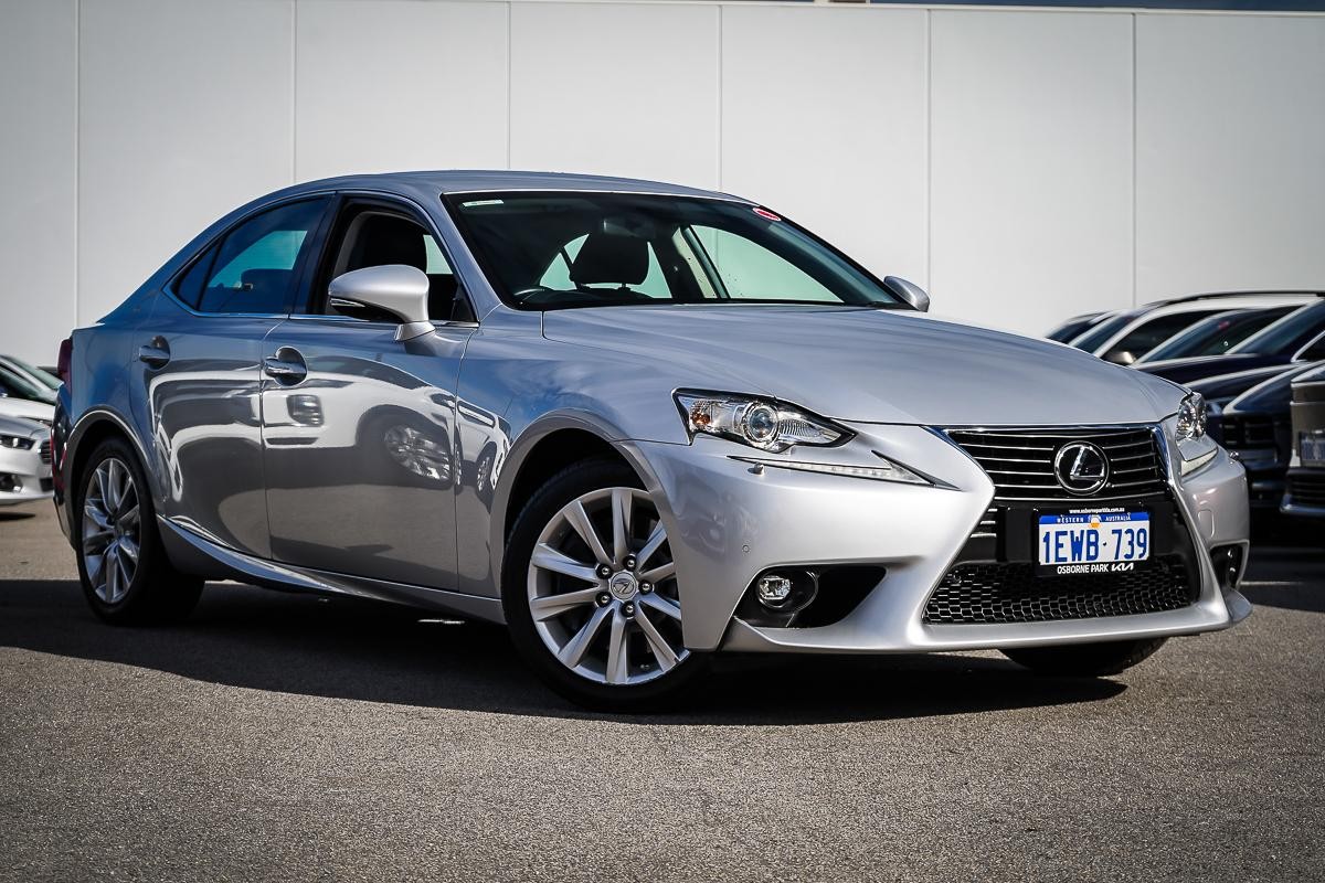 Lexus Is image 1