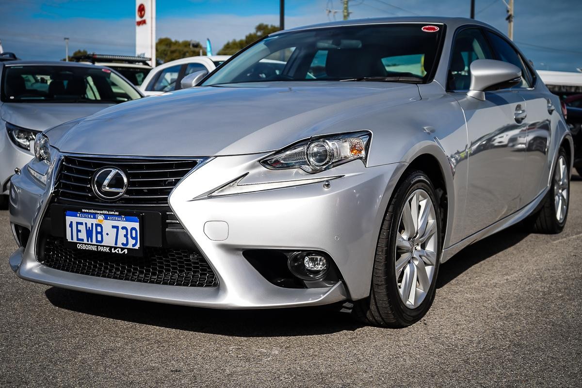 Lexus Is image 4