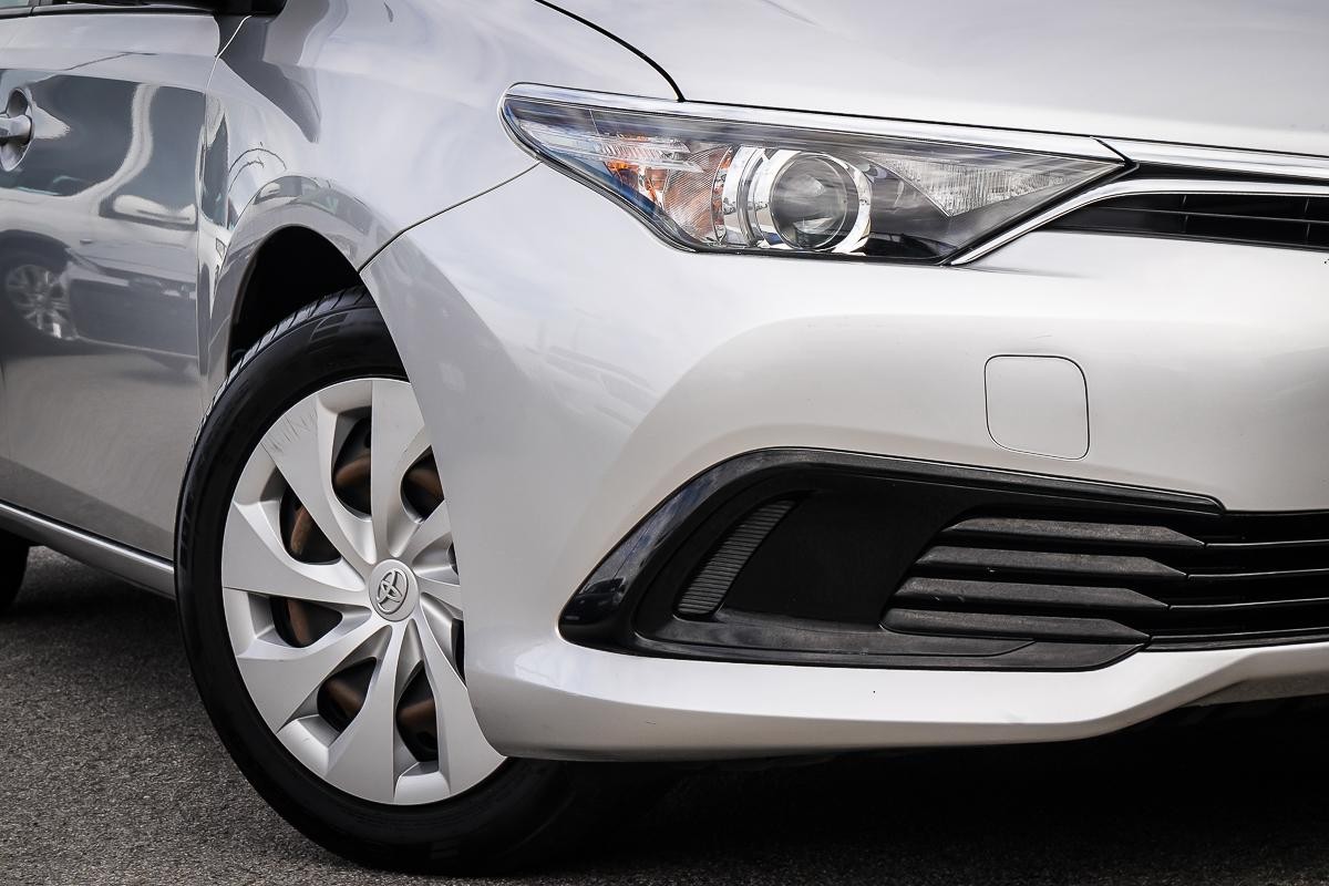 Toyota Corolla image 2