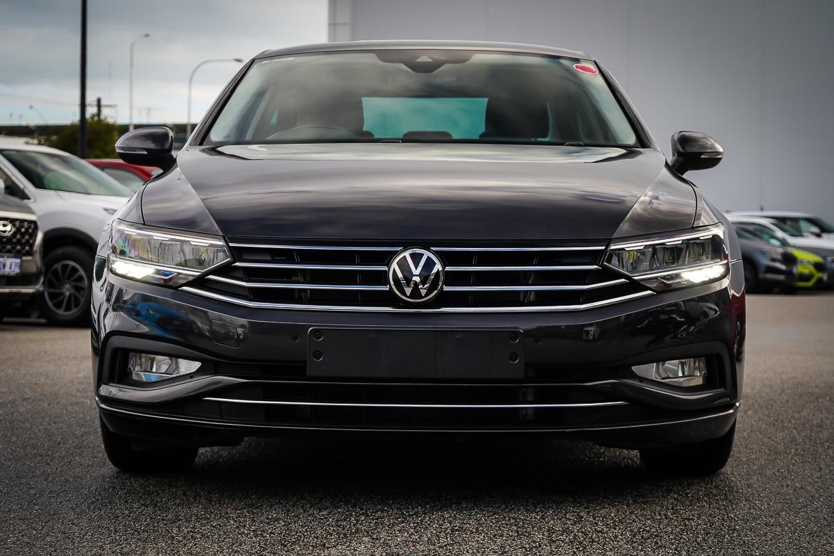 Volkswagen Passat image 3