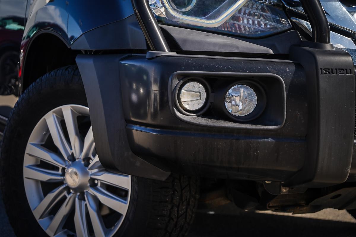 Isuzu Mu-x image 2