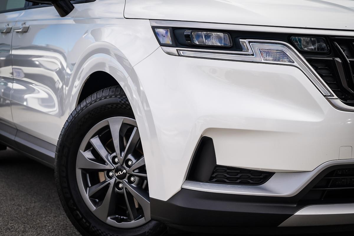 Kia Carnival image 2