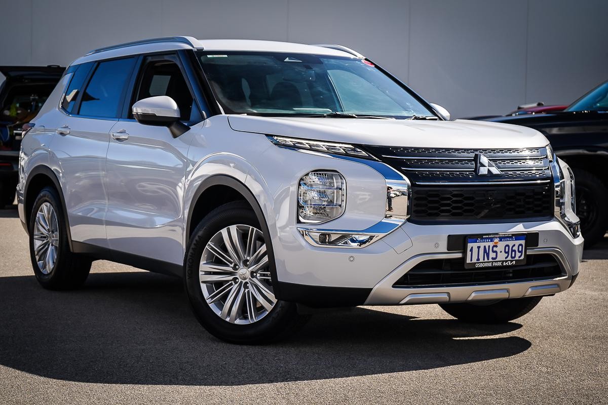 Mitsubishi Outlander image 1
