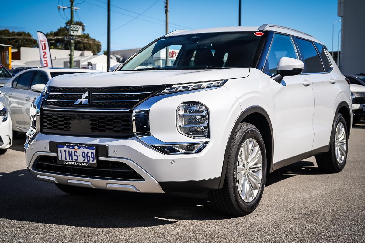 Mitsubishi Outlander image 4
