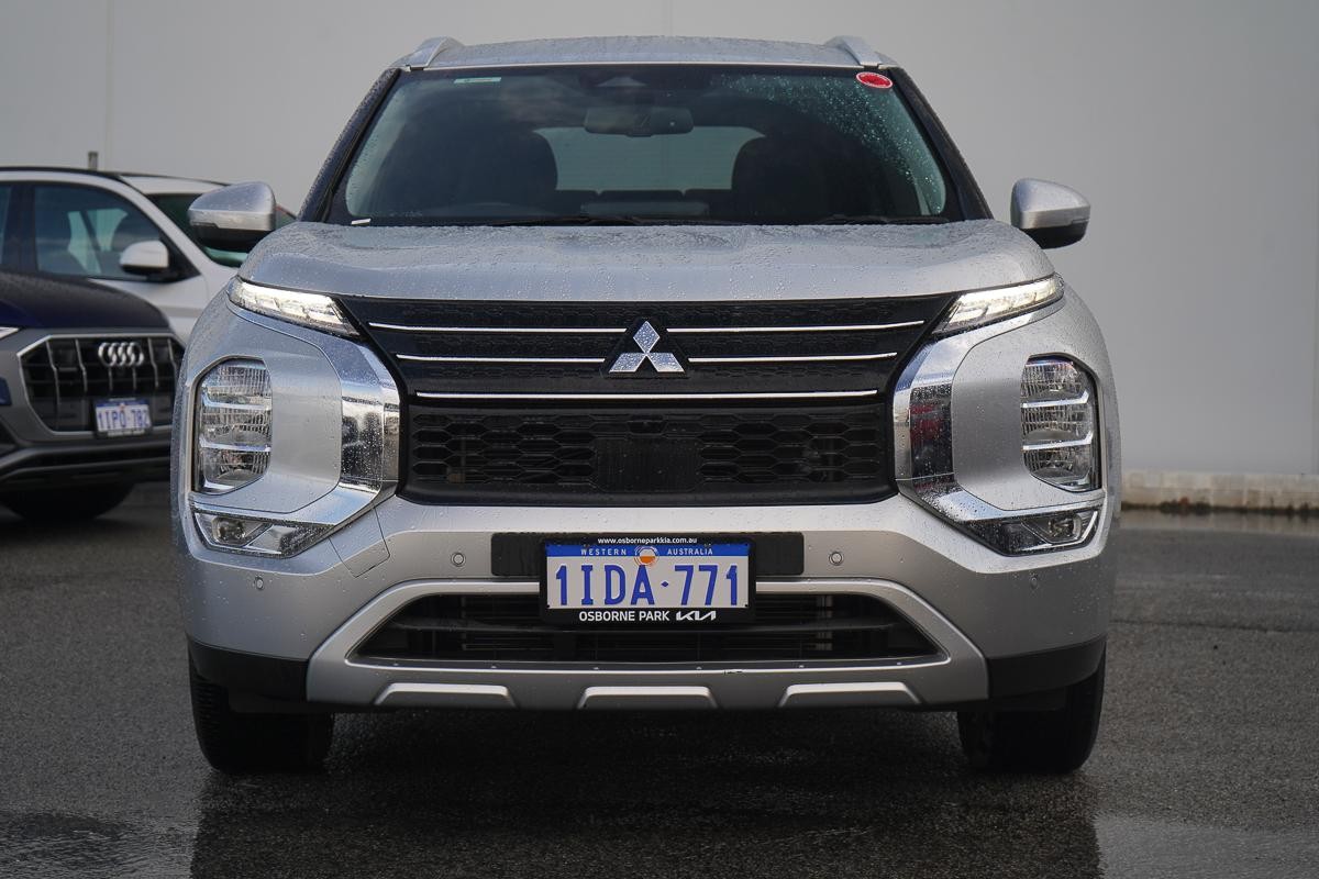 Mitsubishi Outlander image 3