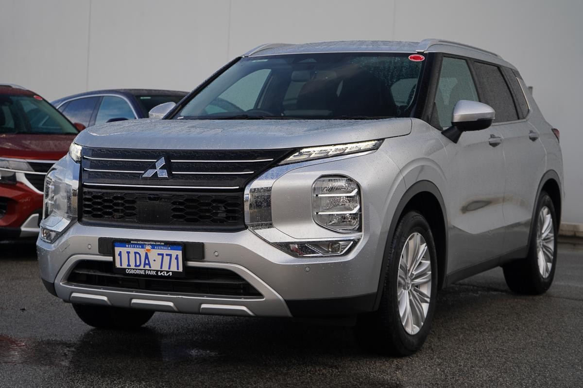 Mitsubishi Outlander image 4