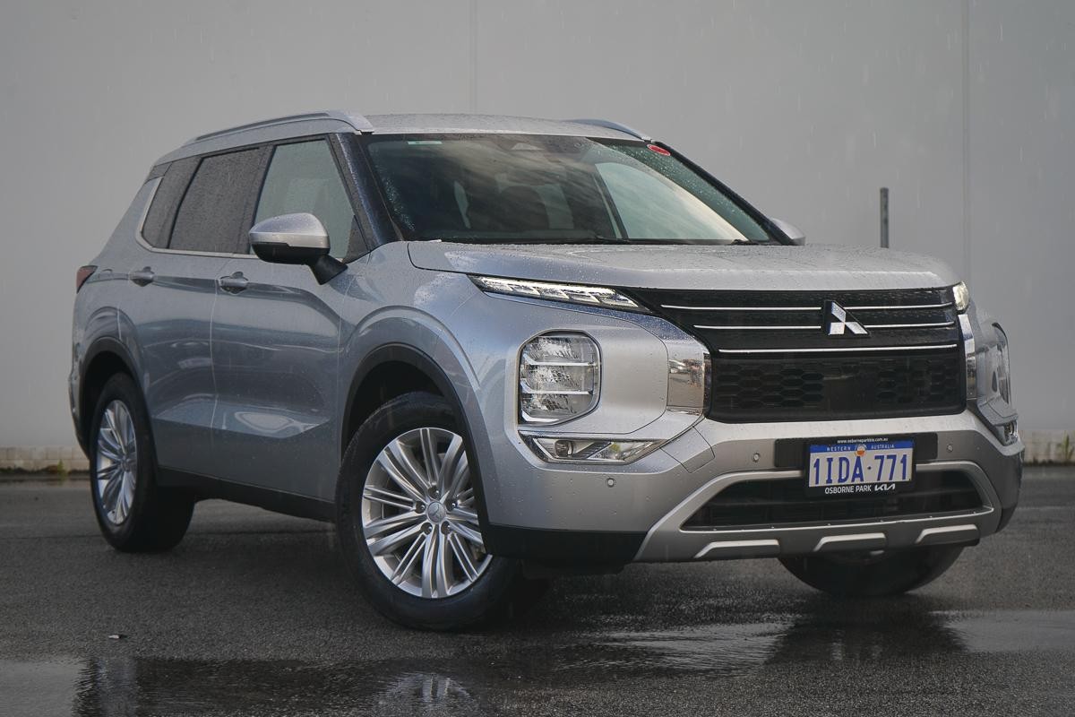 Mitsubishi Outlander image 1