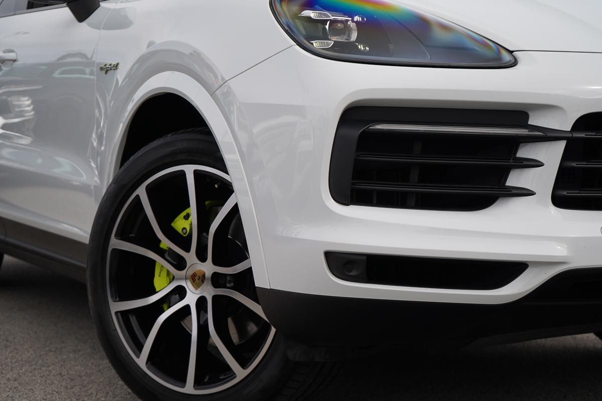 Porsche Cayenne image 2