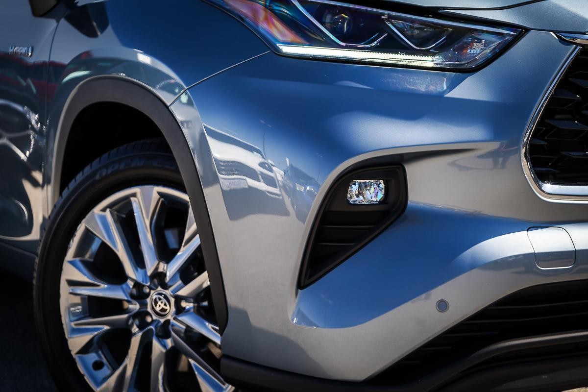Toyota Kluger image 2