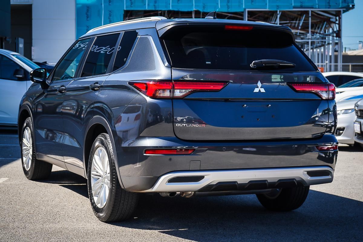 Mitsubishi Outlander image 4