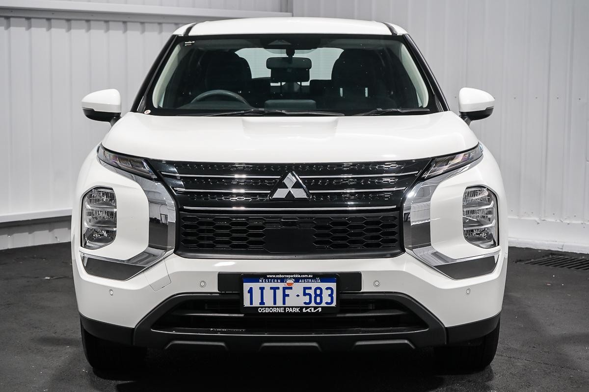 Mitsubishi Outlander image 3