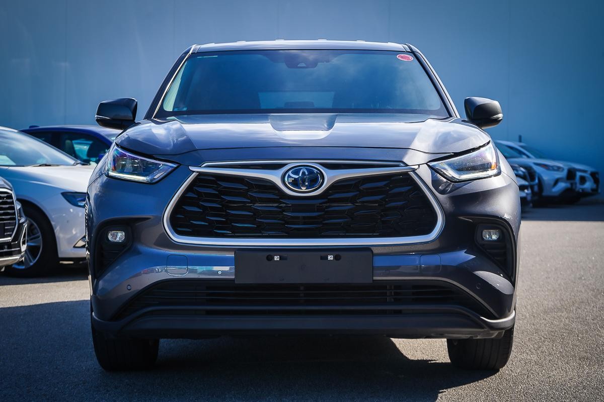 Toyota Kluger image 3