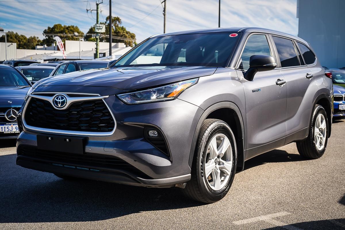 Toyota Kluger image 4