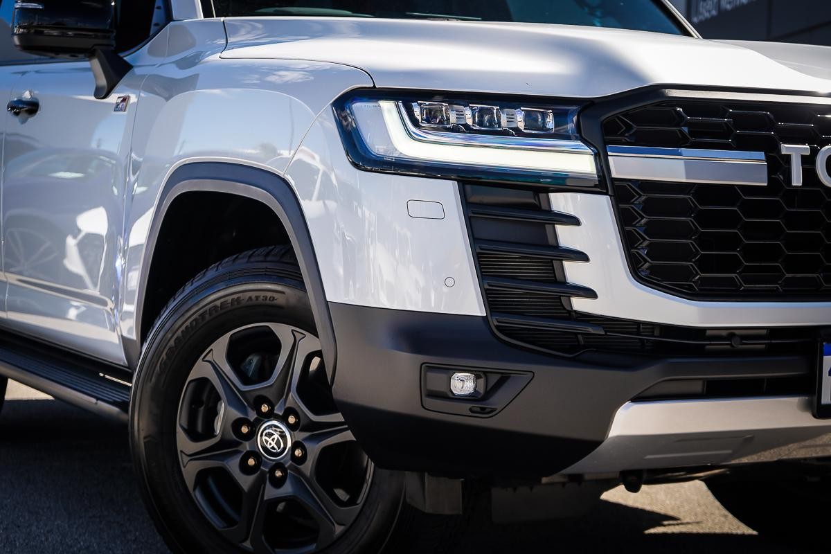 Toyota Landcruiser image 2