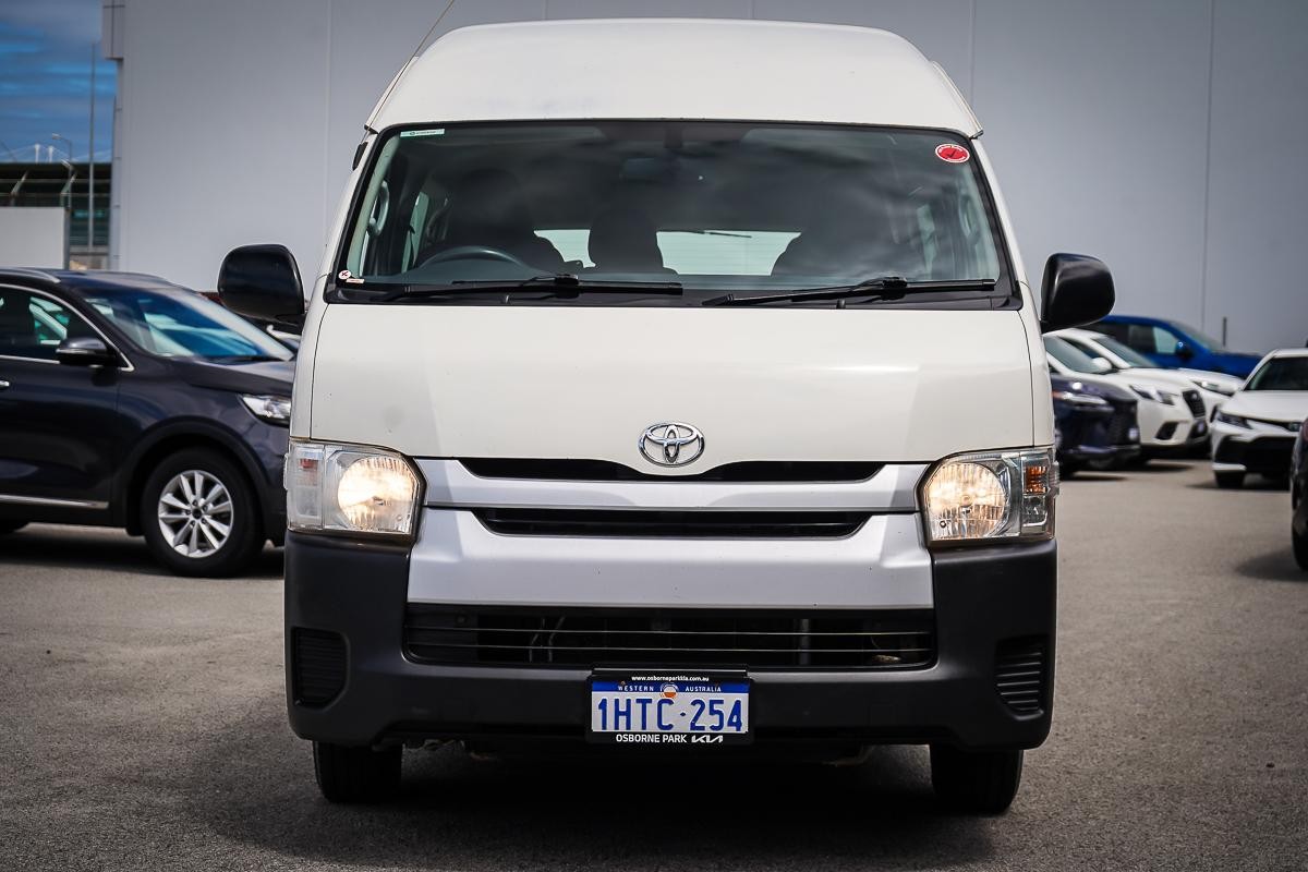 Toyota Hiace image 3