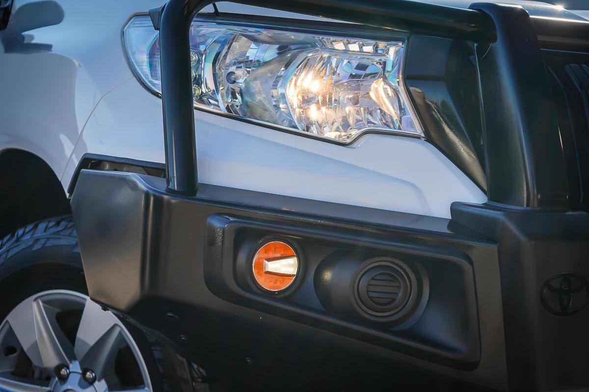 Toyota Landcruiser Prado image 2