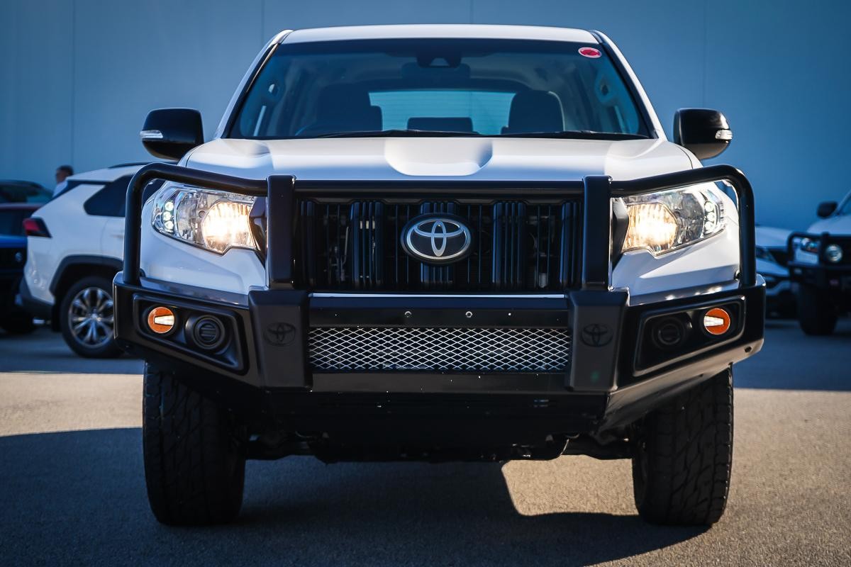 Toyota Landcruiser Prado image 3