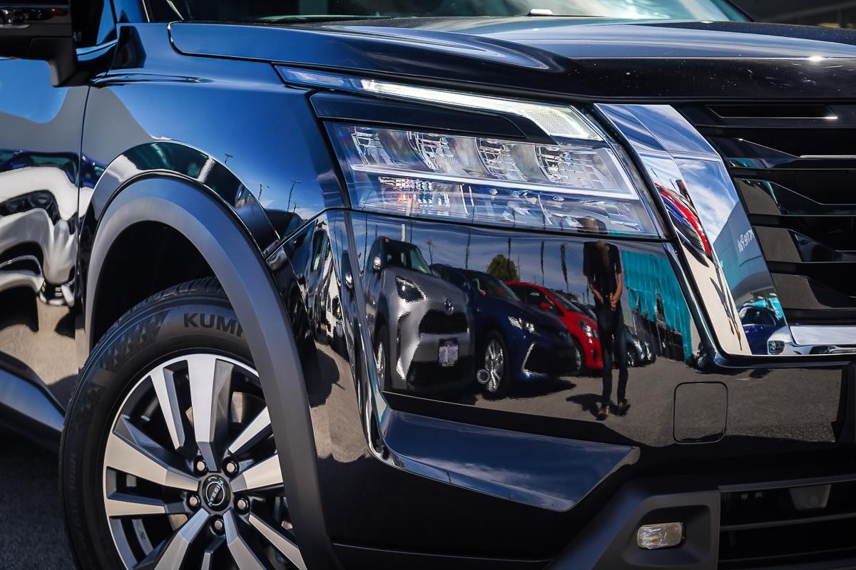 Nissan Pathfinder image 2
