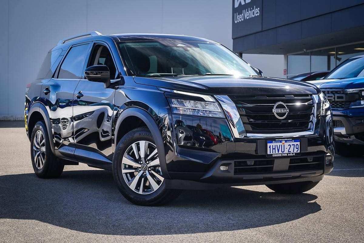 Nissan Pathfinder image 1