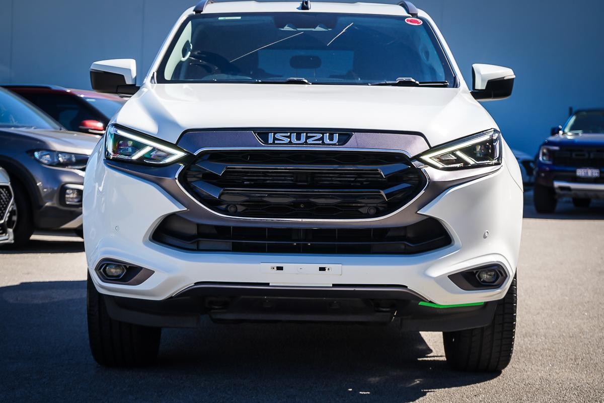 Isuzu Mu-x image 3
