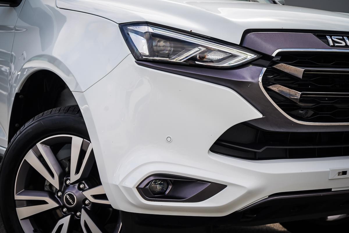 Isuzu Mu-x image 2