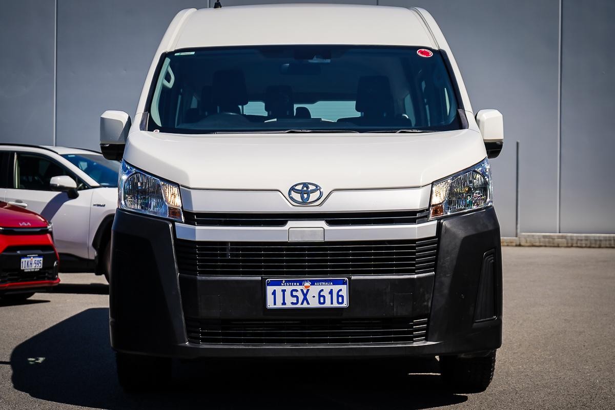Toyota Hiace image 3