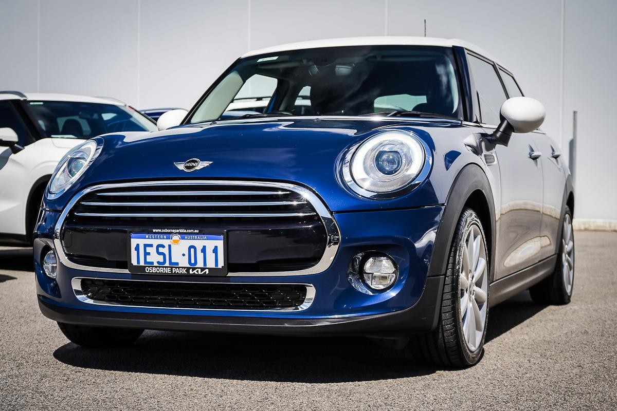 Mini Hatch image 4