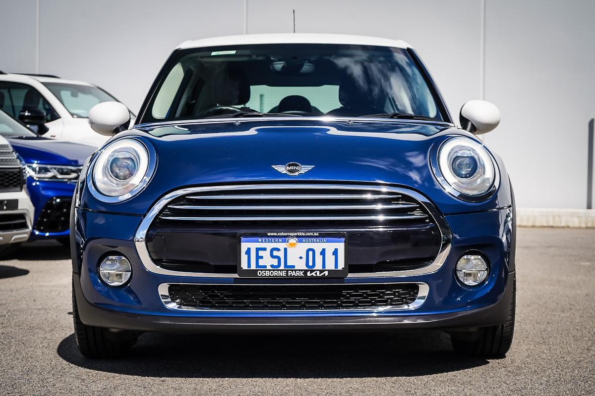 Mini Hatch image 3