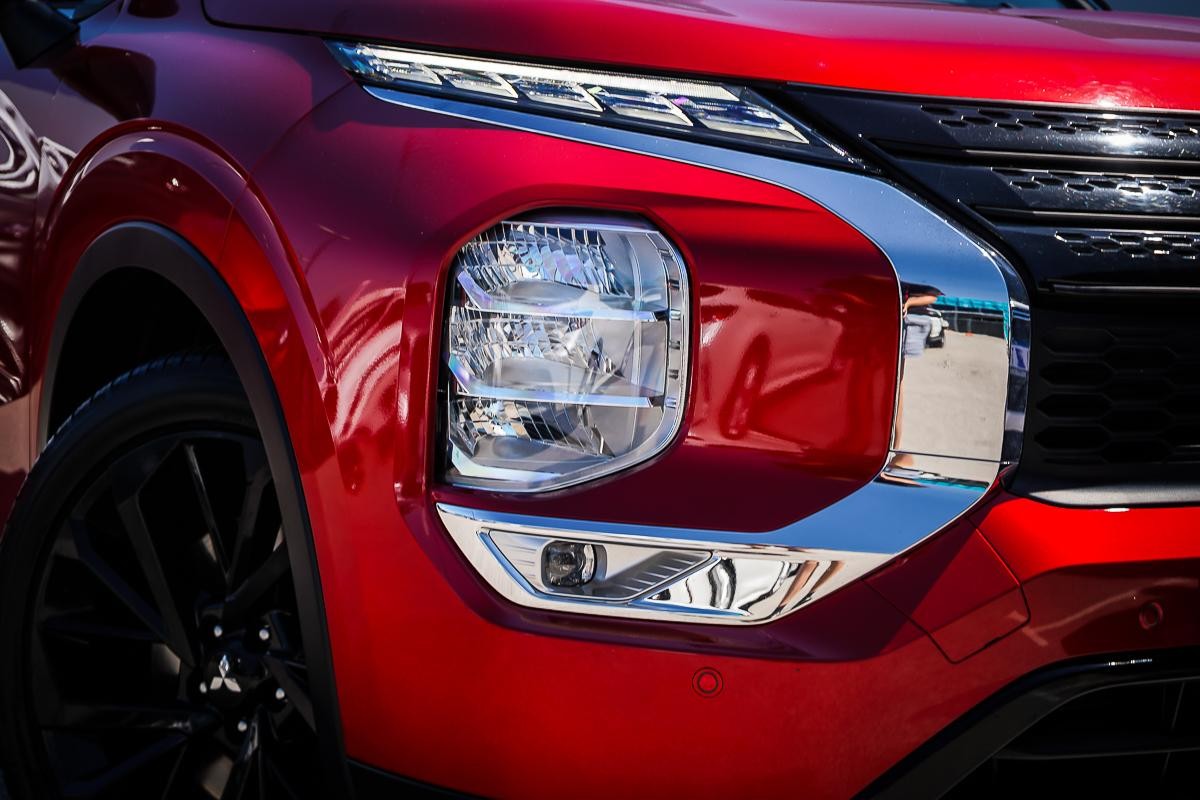 Mitsubishi Outlander image 2