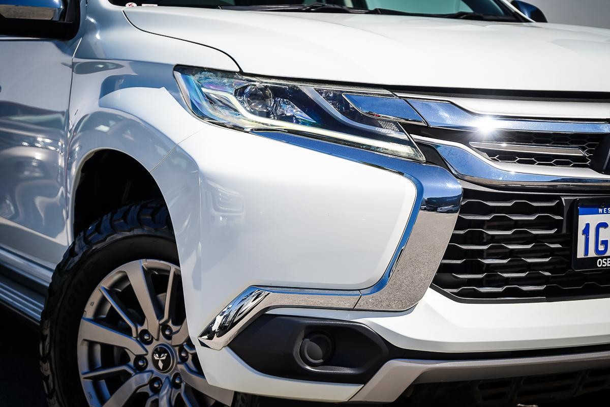 Mitsubishi Pajero Sport image 2