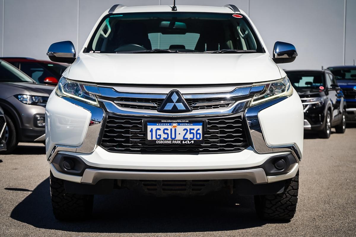 Mitsubishi Pajero Sport image 3