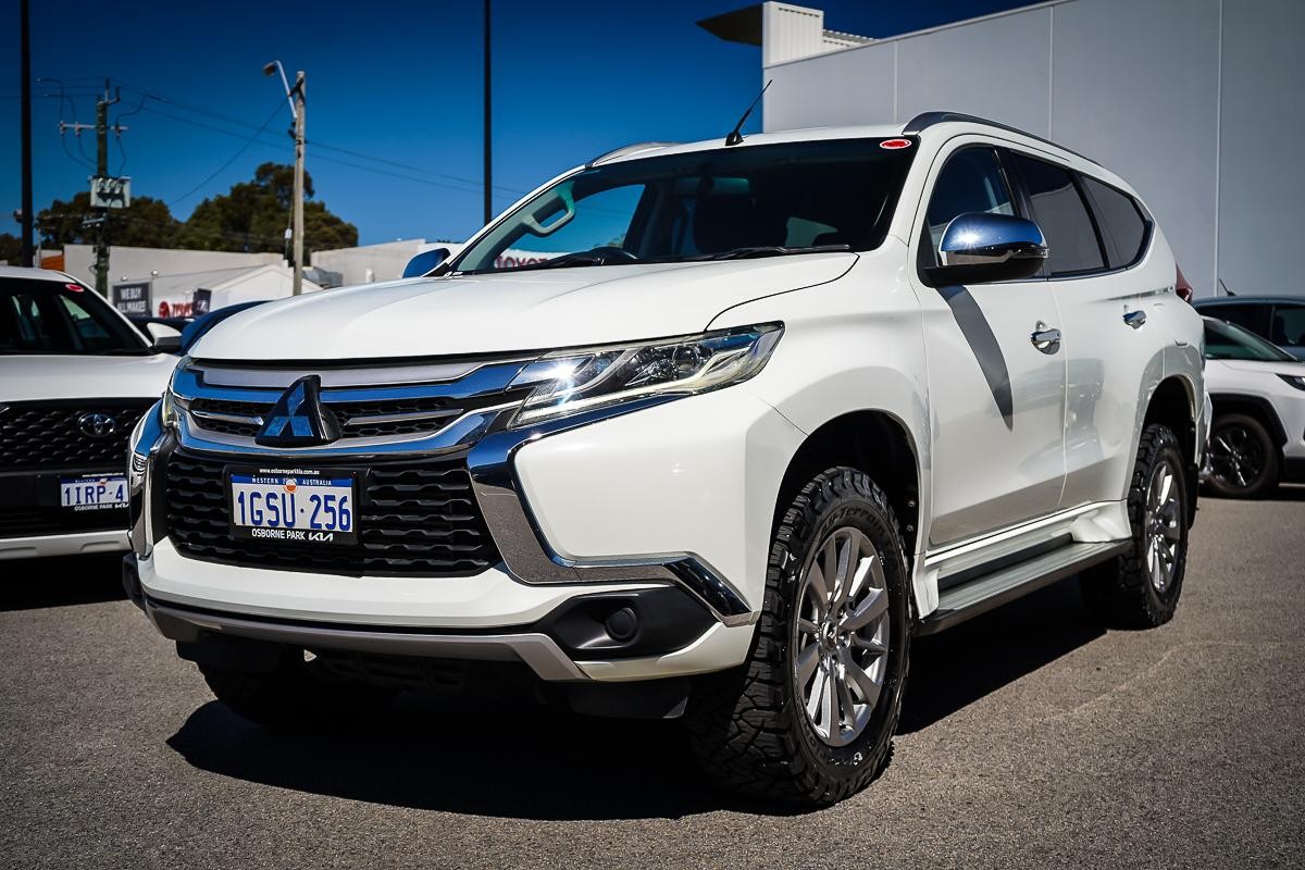 Mitsubishi Pajero Sport image 4
