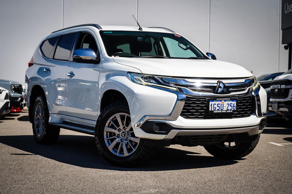 Mitsubishi Pajero Sport image 1