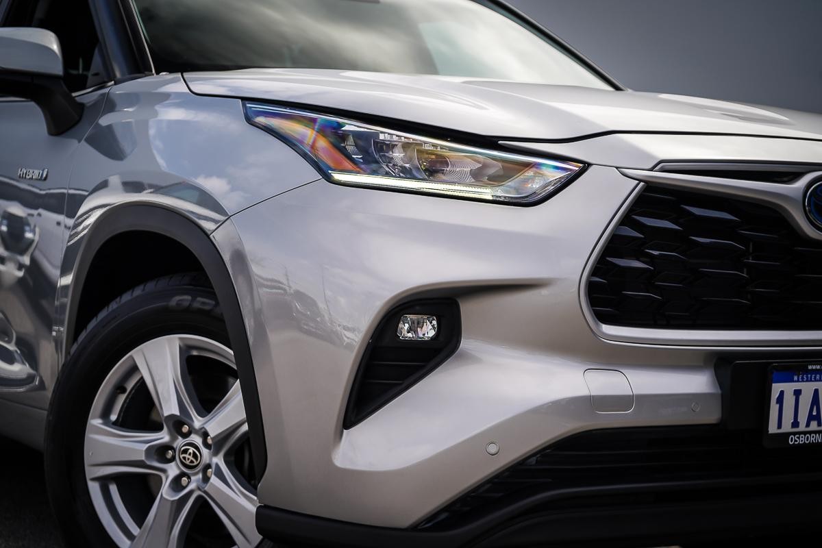 Toyota Kluger image 2