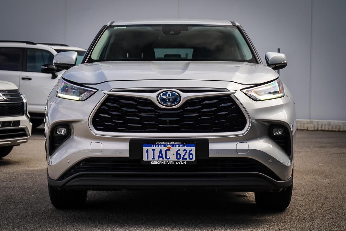Toyota Kluger image 3