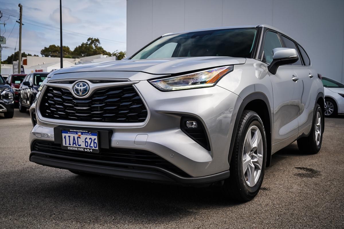 Toyota Kluger image 4