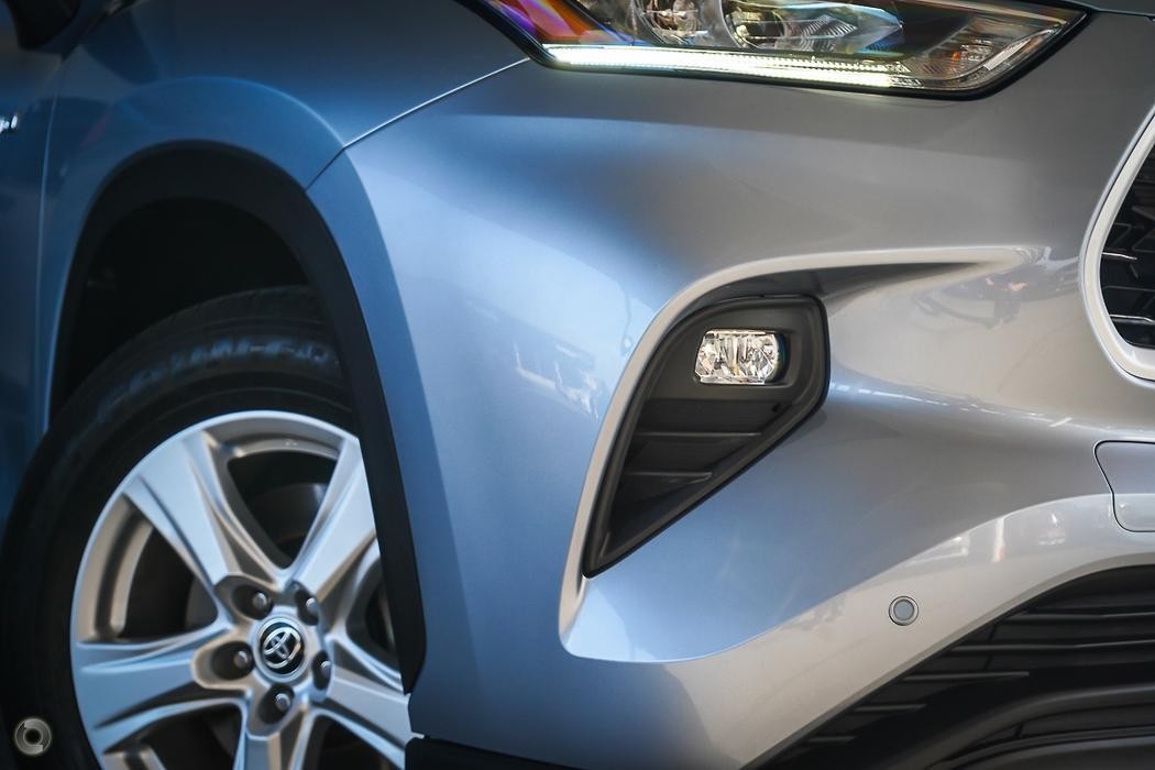 Toyota Kluger image 2