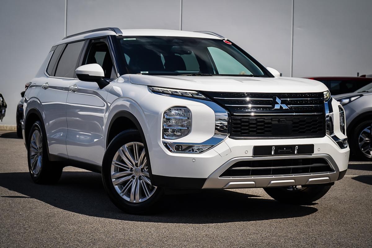Mitsubishi Outlander image 1